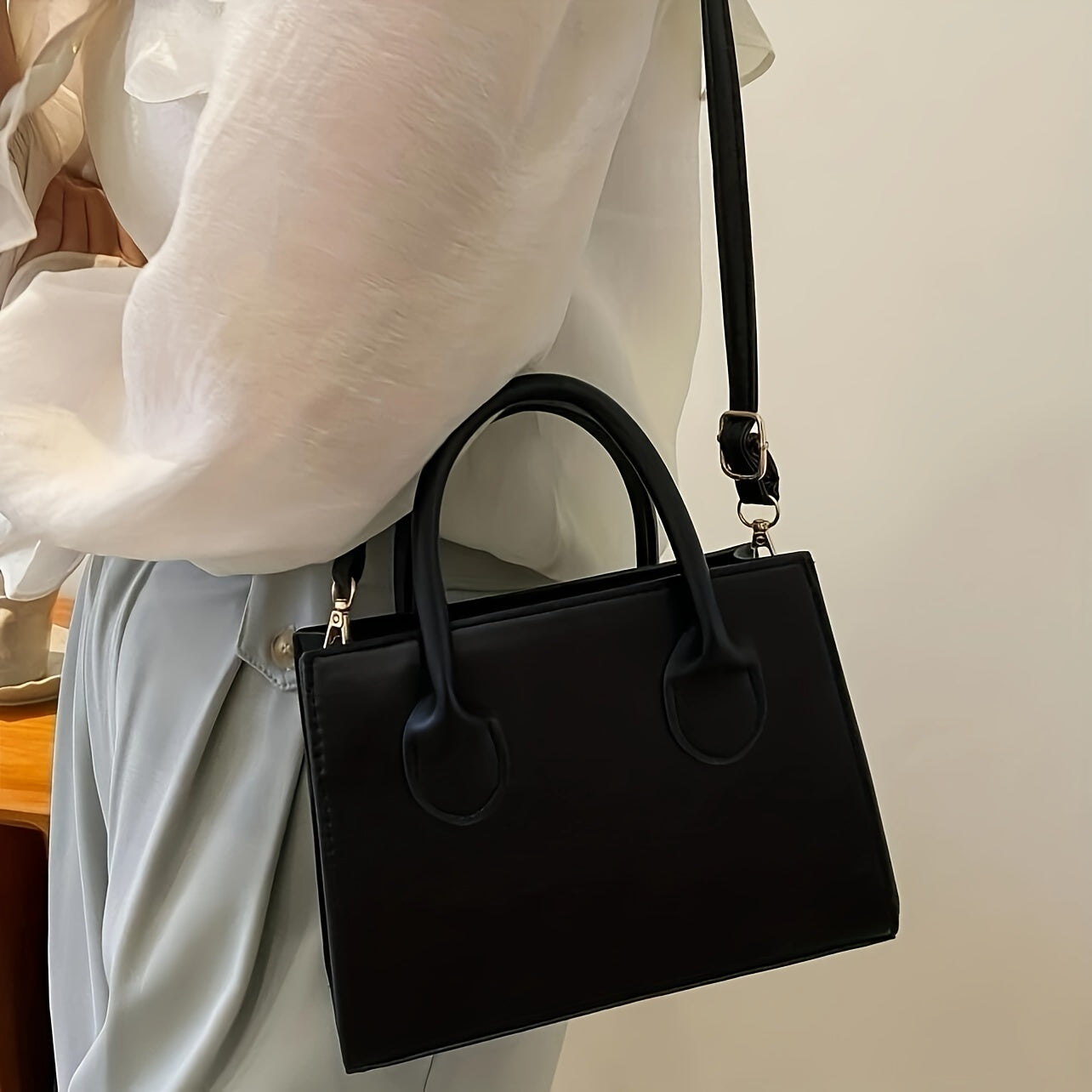 Emma - Klassieke Modieuze Zwarte Design Verstelbare Schouder en Handtas met Groot Handvat van Vegan Leer