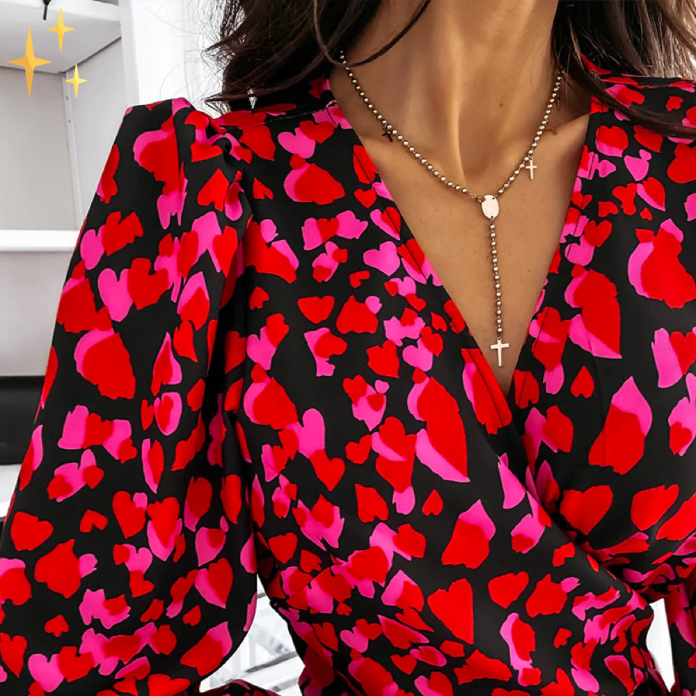 Cupida Midi Wrap Jurk met Hartjes Patroon en V-Hals voor een Flirty Feminine Look