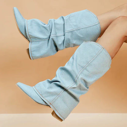 Marieke - Denim Brede Gevouwen Laarzen met Statement Flair voor Lente en Zomer