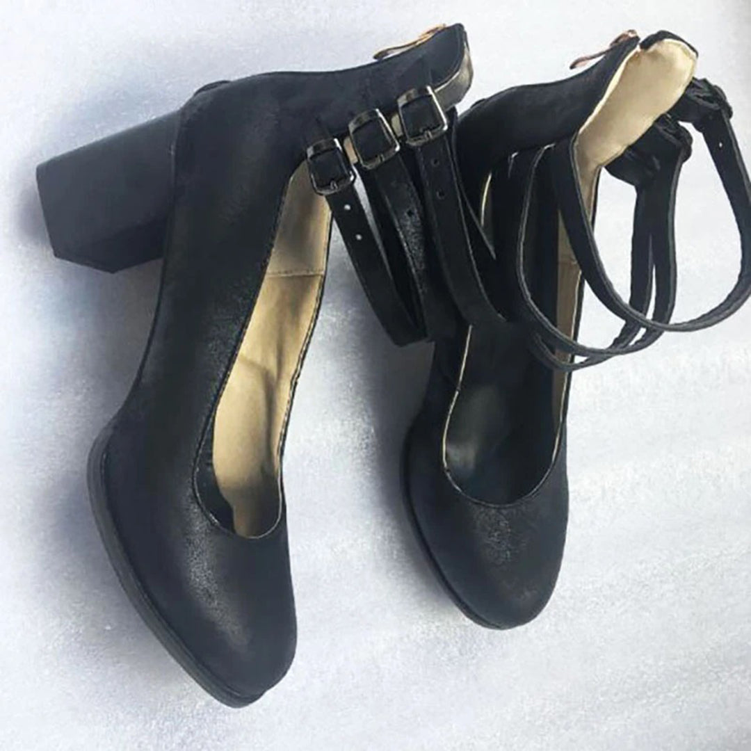 Mila - Modieuze Leren Pumps met Gespjes en Blokhak voor een chique look