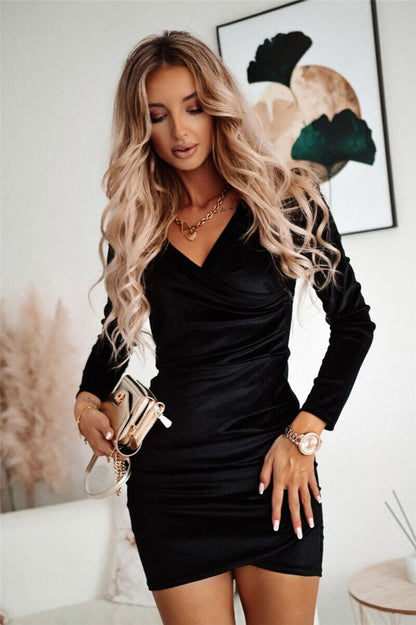 Imke Velvet Party Dress | Lange mouwen is een must-have voor dit seizoen