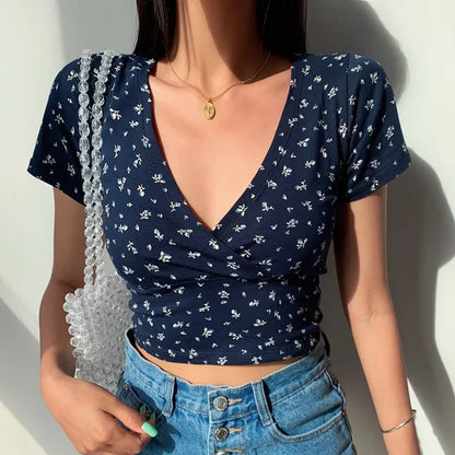 Freya - Dames Vintage Bloemenprint Crop Top met Slim Fit, Korte Mouwen en V-hals