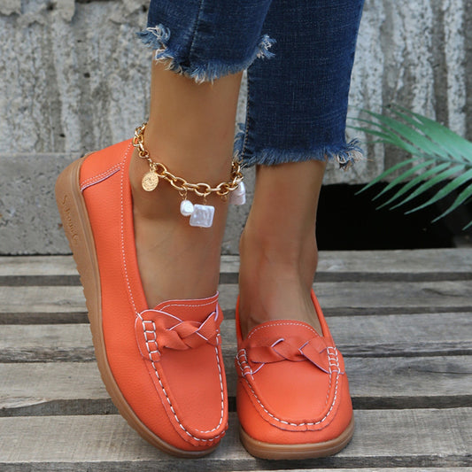 Lois  - Elegante Leren Vrouwen Loafers met Gevlochten Detail Extra Arch Support en Klein Hakje