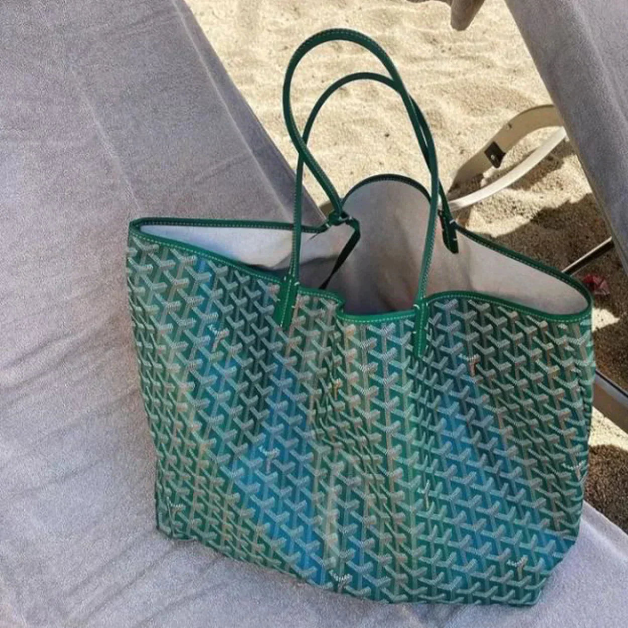 Lina - Elegante Ruime Schoudertas met Geometrische Prints voor Werk Avondjes Uit en Vakantie