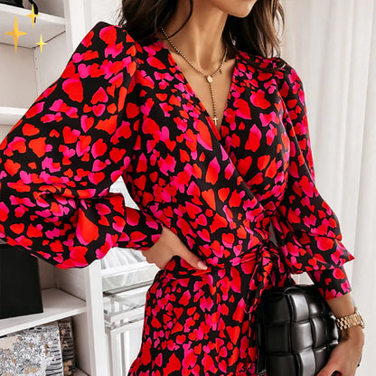 Cupida Midi Wrap Jurk met Hartjes Patroon en V-Hals voor een Flirty Feminine Look